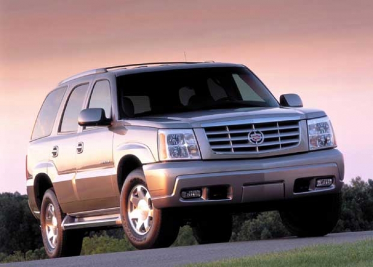 2002 Cadillac Escalade med ny design och mer lyx