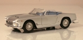 Originalet klarade 0—100 km/tim på 7,5 sek. Med Maserati 3500 GT i skala 1/18 går det långsammare